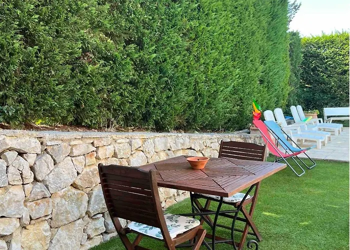 T3 Avec Jardin Et Piscine Privee