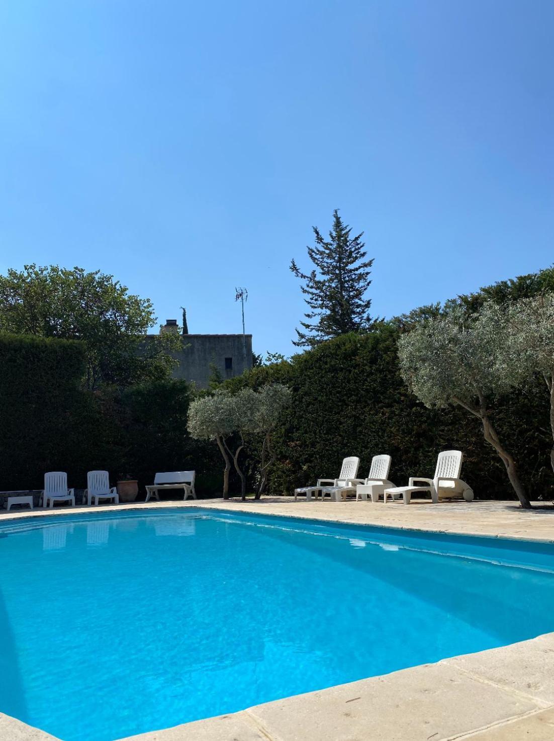 T3 Avec Jardin Et Piscine Privee Appartement *