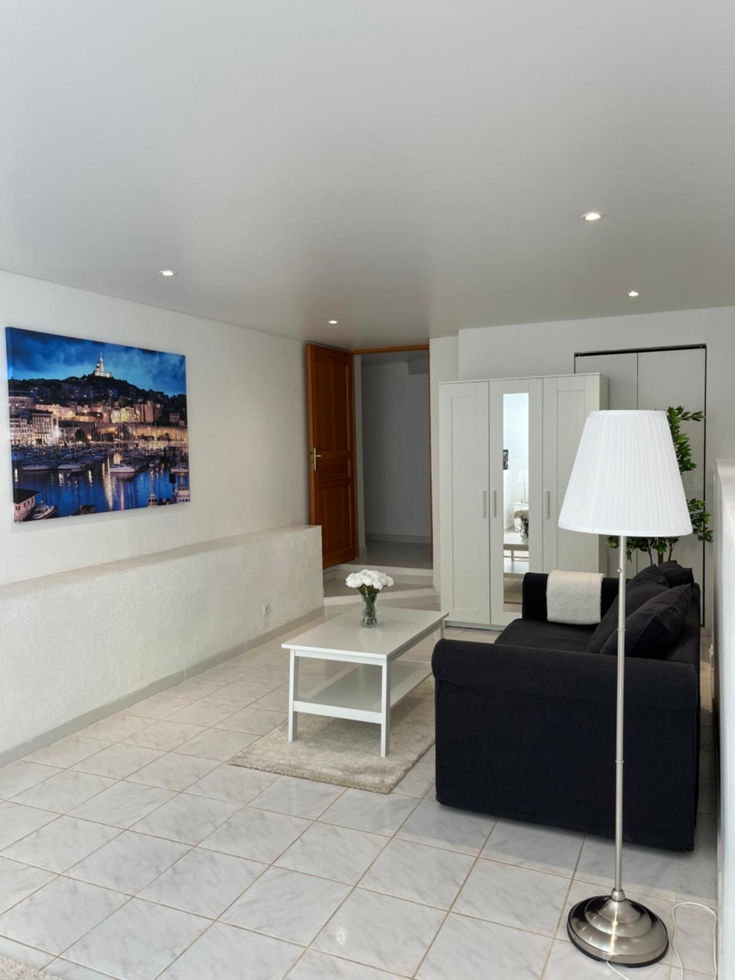 Appartement T3 Avec Jardin Et Piscine Privee *